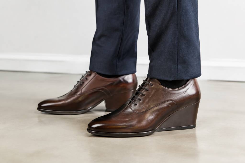 Scarpe a cuneo da uomo: come guadagnare centimetri con stile
